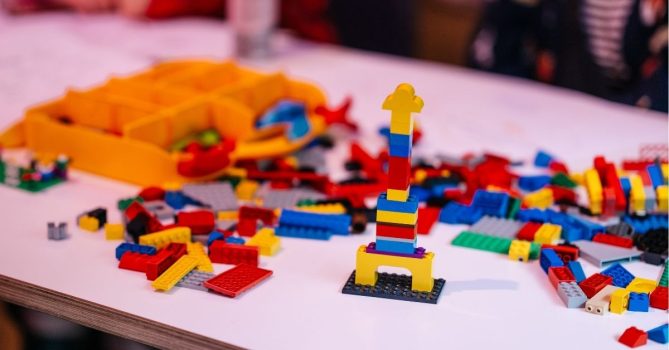 Lego pieces spread out on a table. 